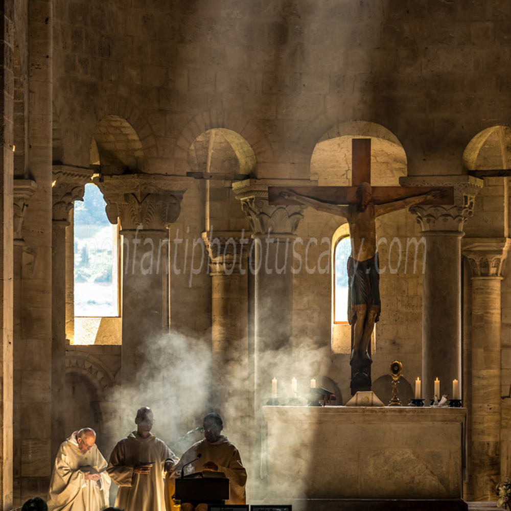 sant'antimo abbey indoor - holy mass and monks #5.jpg