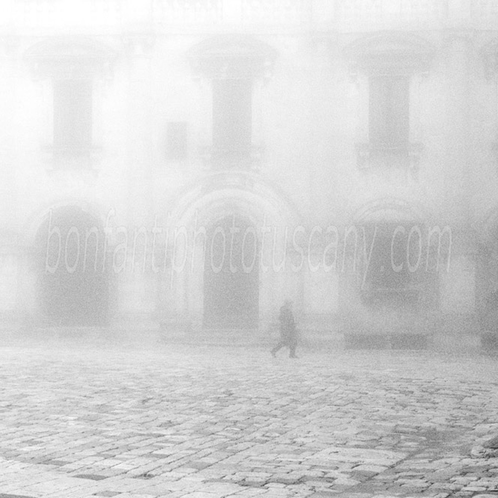 montepulciano #11 nebbia in piazza grande.jpg
