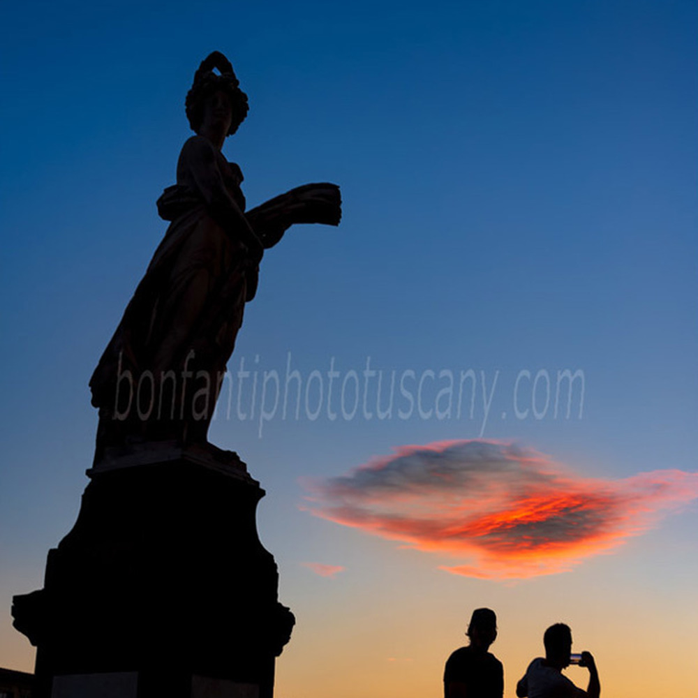 silhouette dal ponte a santa trinita con nuvola bizzarra.jpg