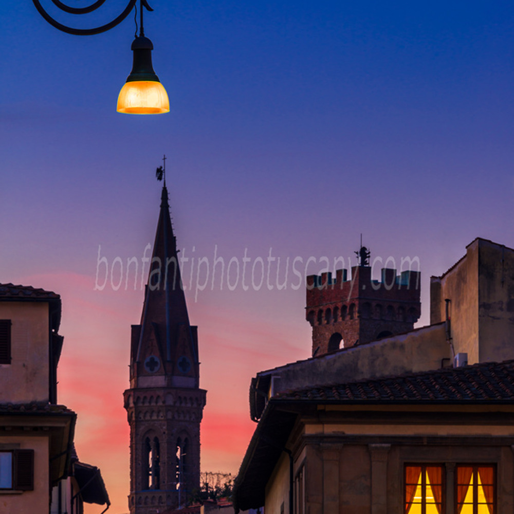 piazza santa croce verso il campanile di badia fiorentina.jpg