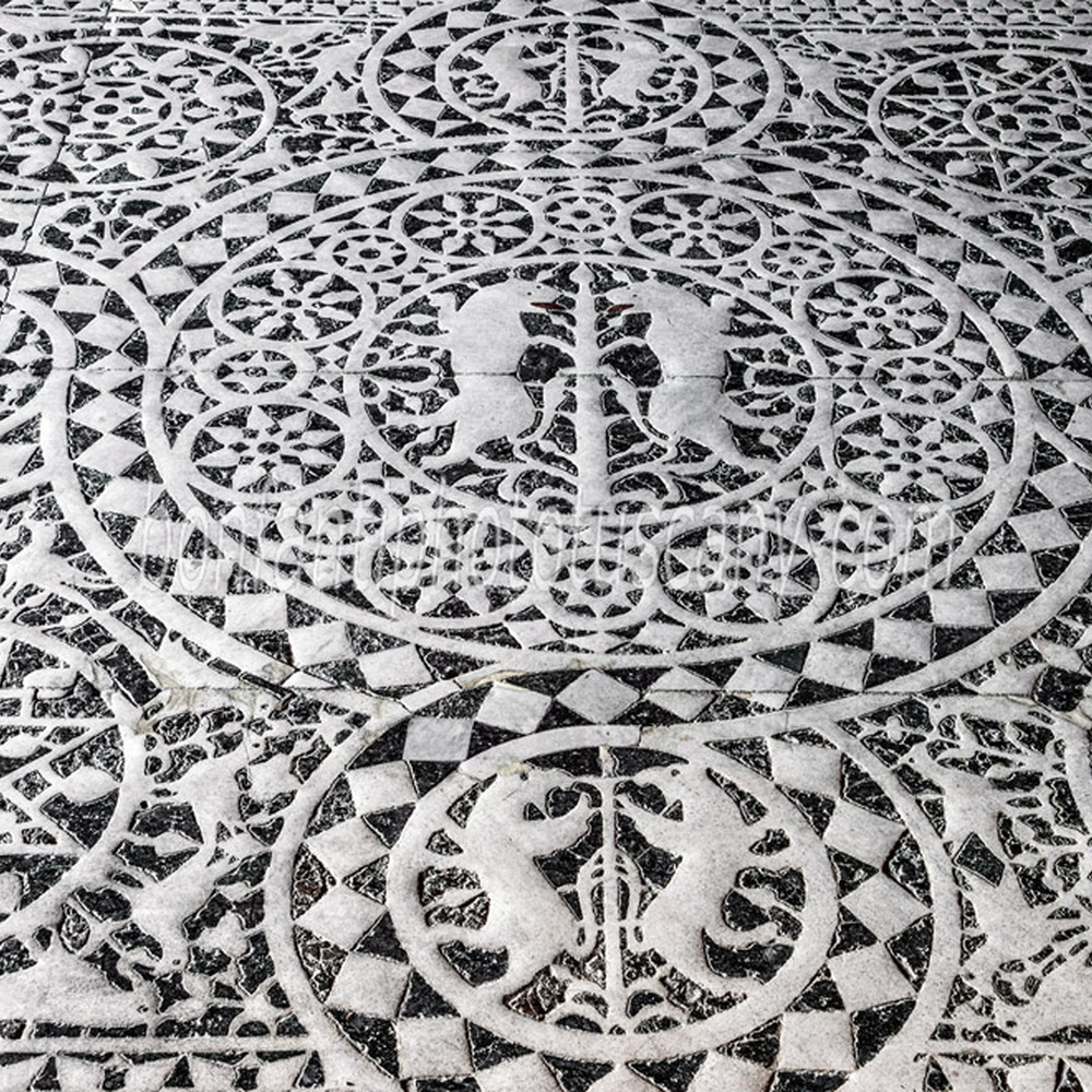 pavimento a mosaico in san miniato al monte.jpg