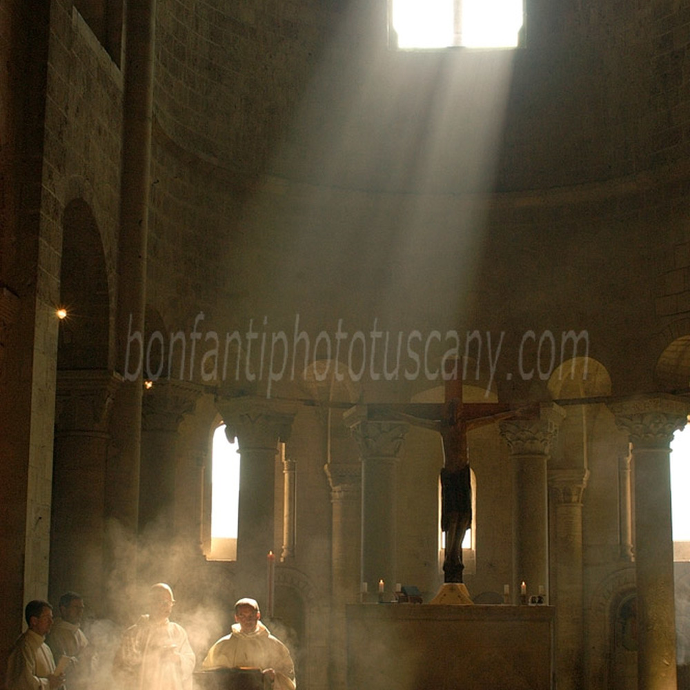 sant'antimo abbey indoor - holy mass and monks #2.jpg