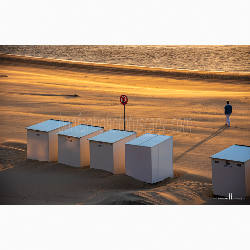 st.idesbald north sea - an evening promenade on the beach.jpg st.idesbald north sea - an evening promenade on the beach.jpg