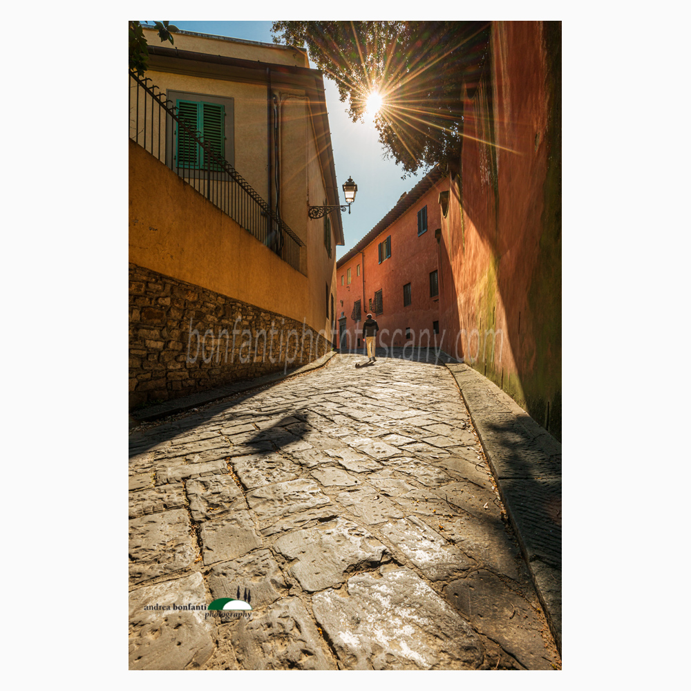via schiaparelli è una brevissima e pittoresca traversa di via san leonardo chiusa dal fianco di villa lauder.jpg via schiaparelli è una brevissima e pittoresca traversa di via san leonardo chiusa dal fianco di villa lauder.jpg