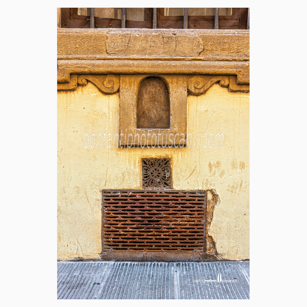 a wine window in via San Niccolò #1, Florence.jpg