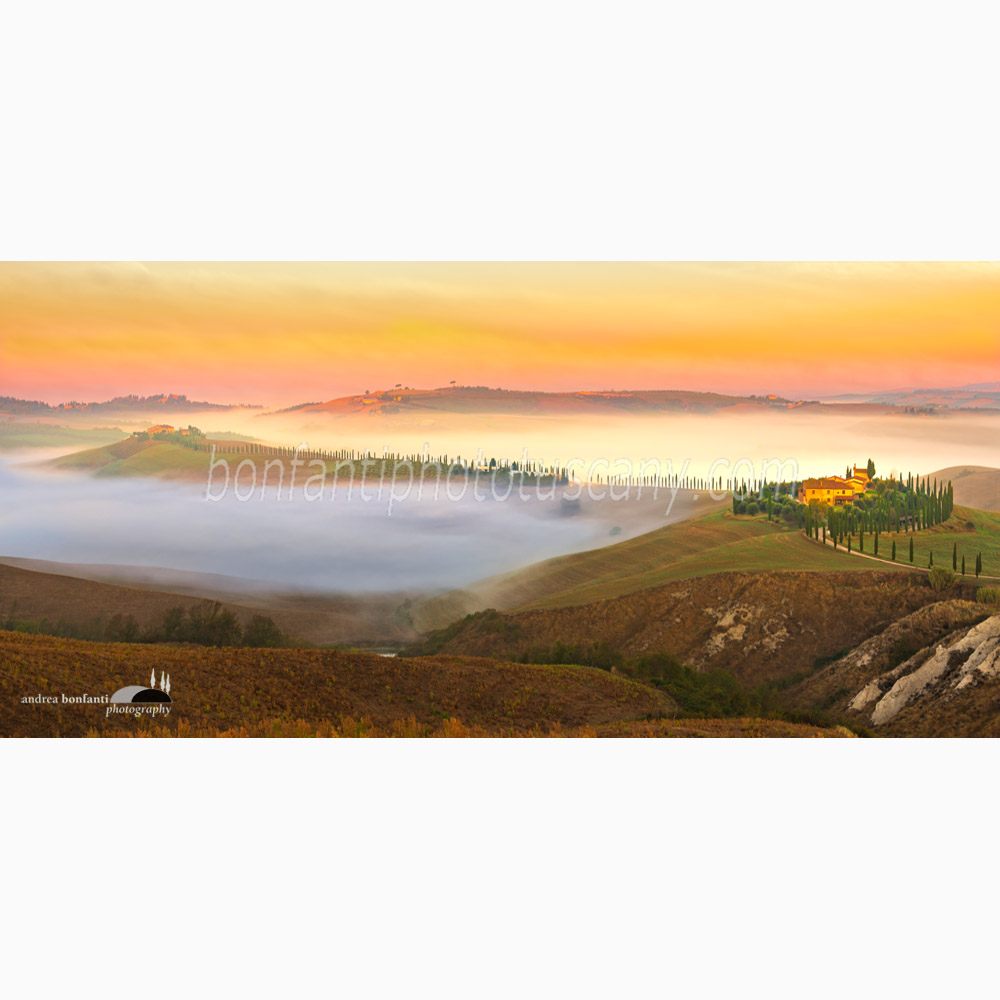 foggy sunrise at podere Baccoleno.jpg