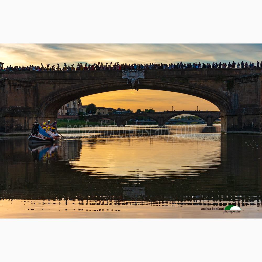santa trinita bridge in florence floating on arnoboat.jpg