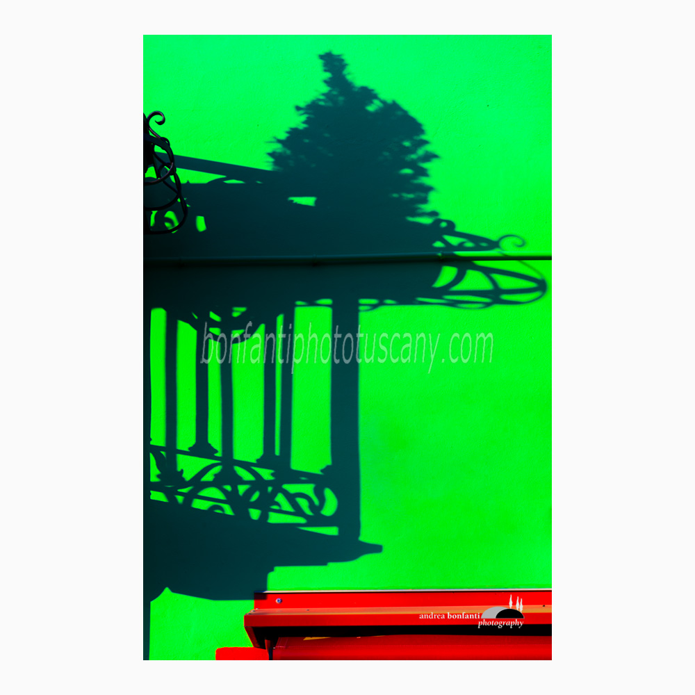 sfondo verde con ombra e dettaglio rosso.jpg sfondo verde con ombra e dettaglio rosso.jpg