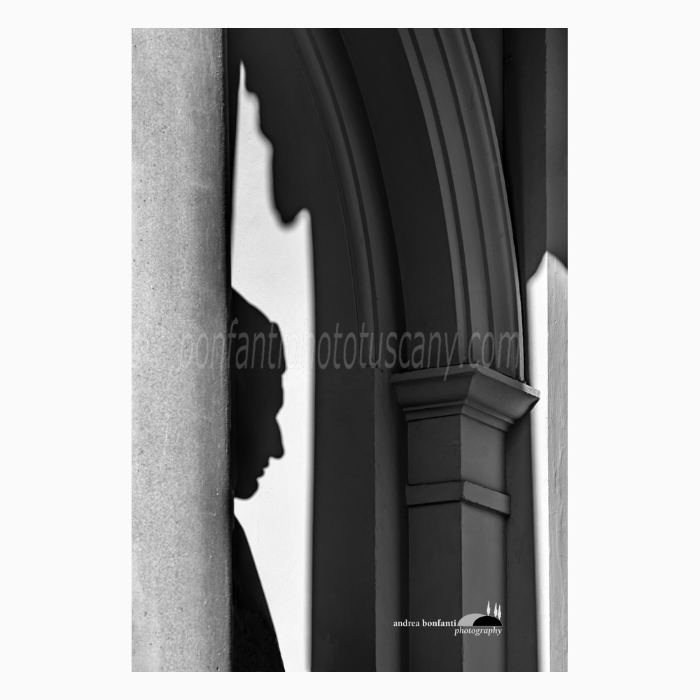 Arnolfo di Cambio statue's shadow.jpg Arnolfo di Cambio statue's shadow.jpg