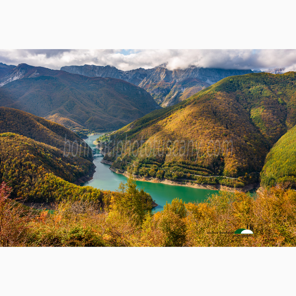 il lago di vagli e le apuane dall'altopiano di careggine.jpg il lago di vagli e le apuane dall'altopiano di careggine.jpg