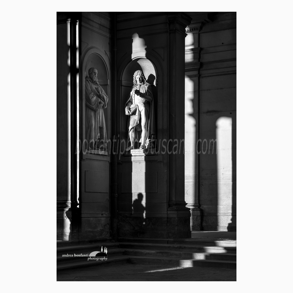 early morning in the piazzale degli Uffizi of Florence.jpg early morning in the piazzale degli Uffizi of Florence.jpg