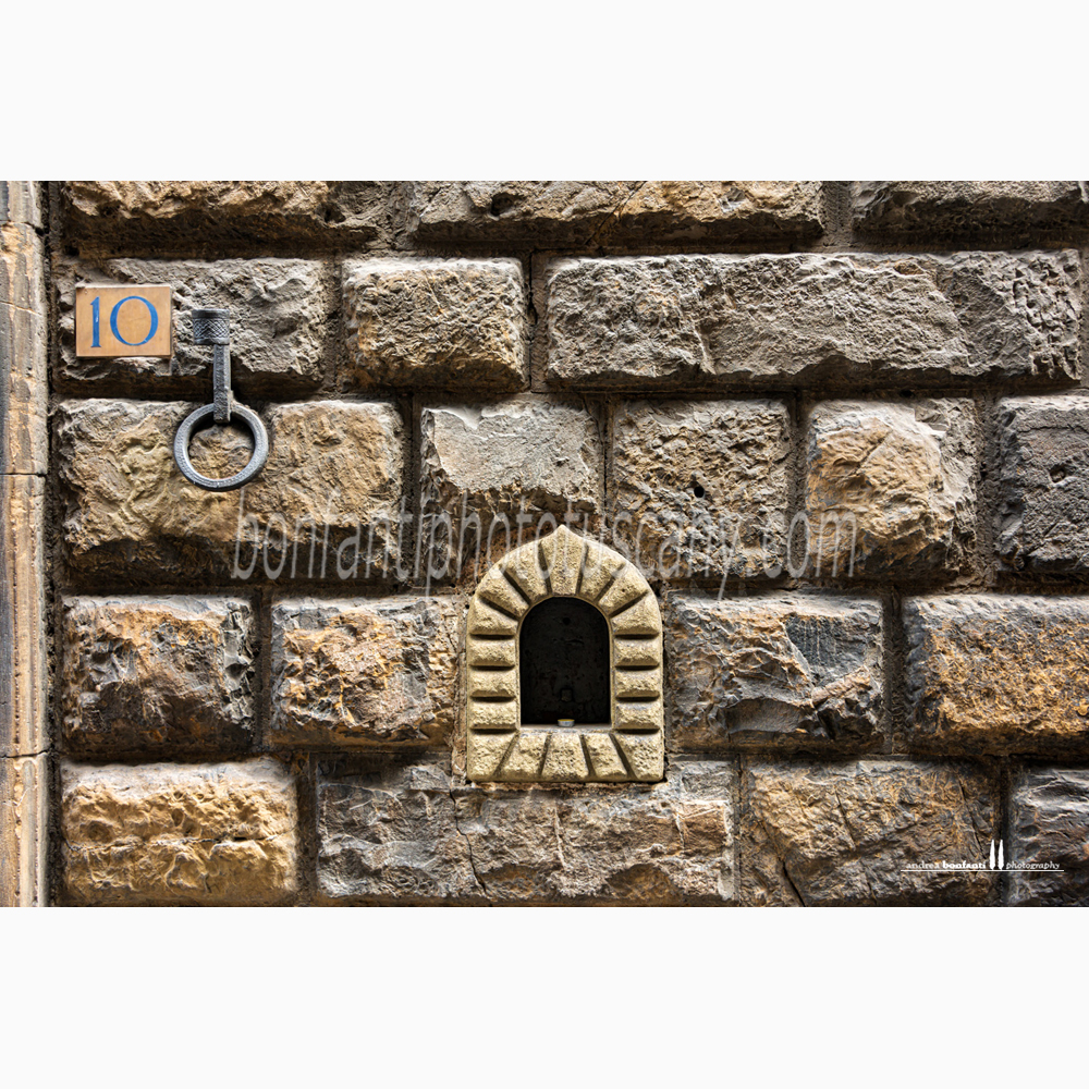 a wine window in via del Proconsolo, Florence.jpg