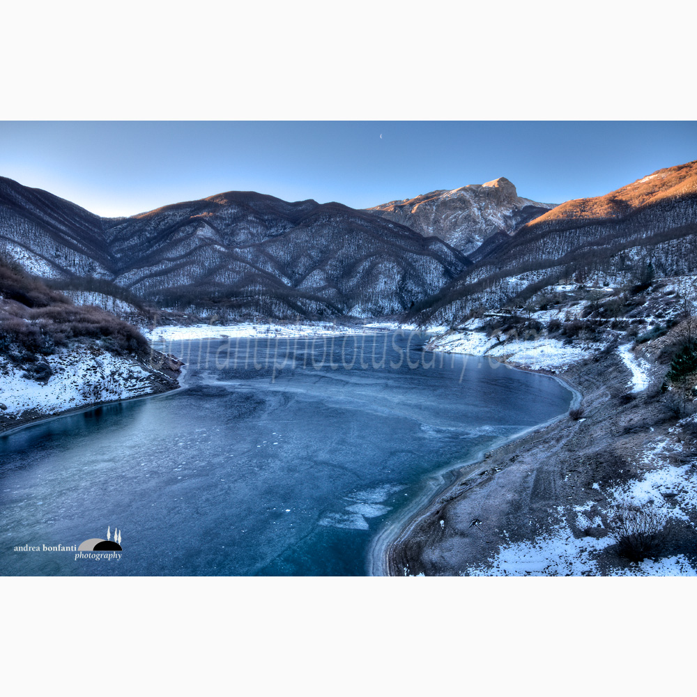 lago di vagli ghiacciato.jpg lago di vagli ghiacciato.jpg