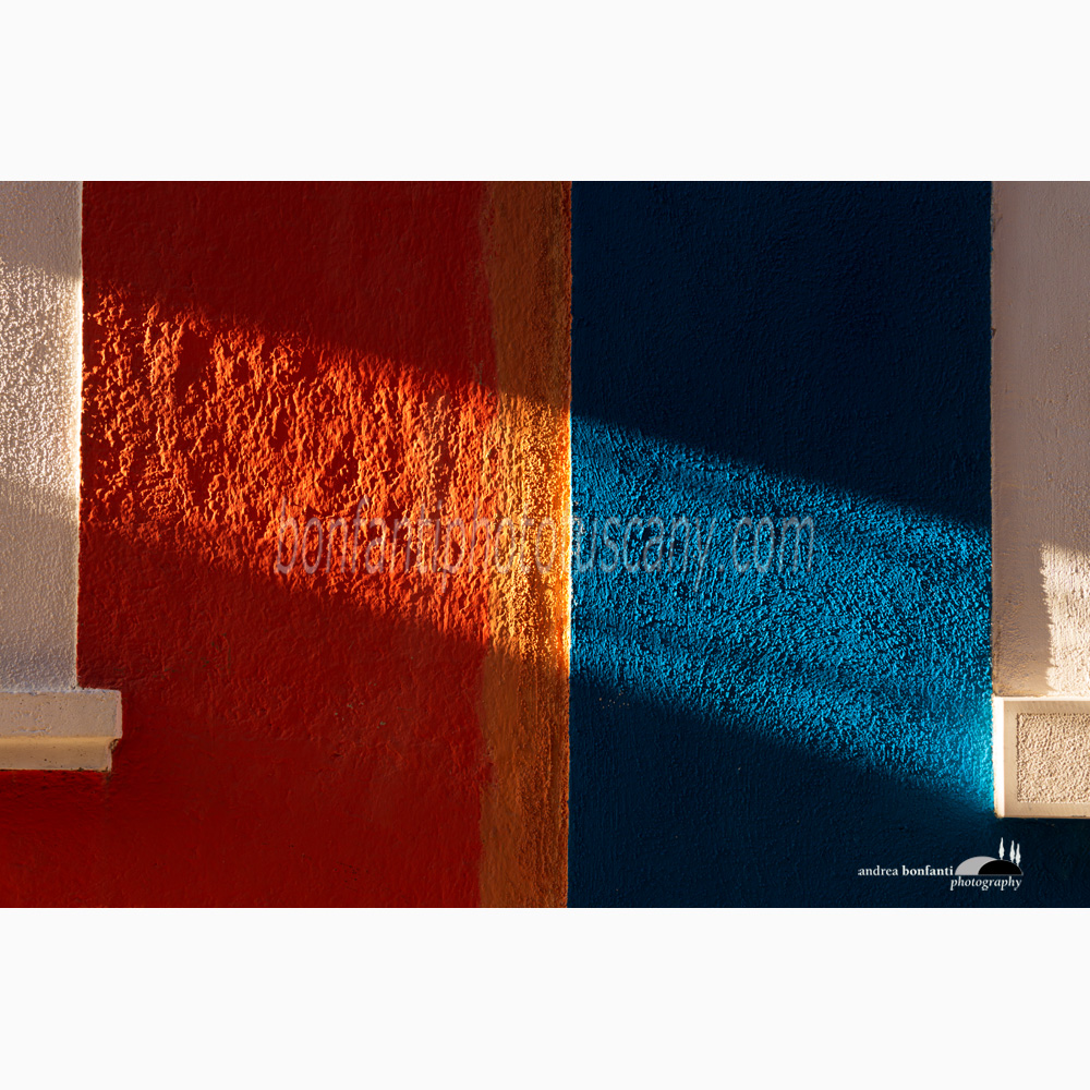 striscia di luce su arancio e blu.jpg striscia di luce su arancio e blu.jpg