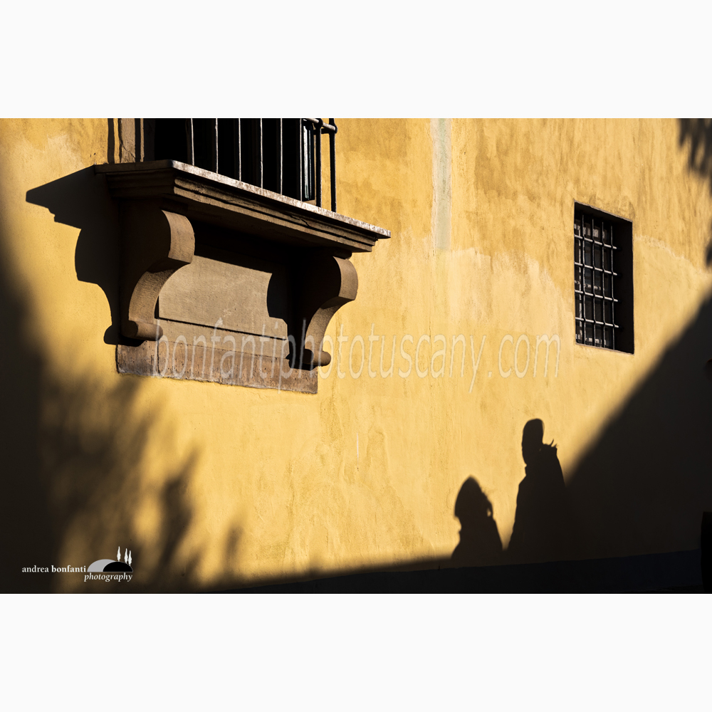 ombre vespertine sulla facciata di villa piatti in fondo a via san leonardo.jpg ombre vespertine sulla facciata di villa piatti in fondo a via san leonardo.jpg