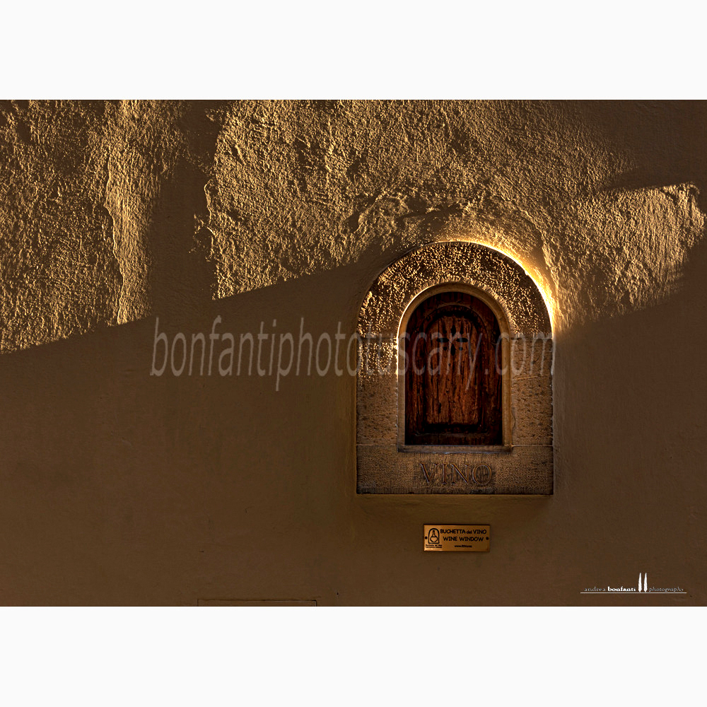 a wine window in via del Trebbio, Florence.jpg