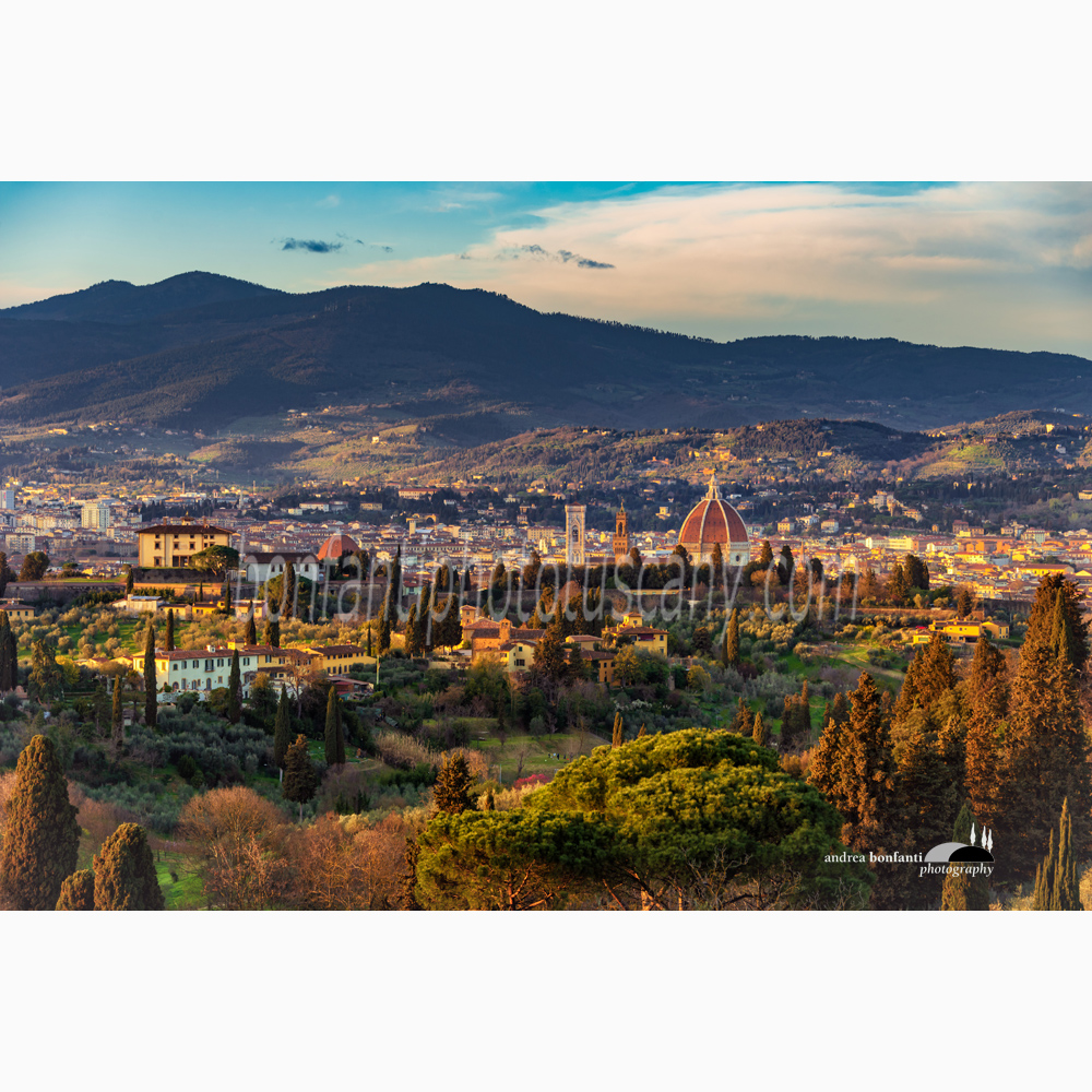 via san leonardo (in primo piano) dalla collina di pian dei giullari con la città sullo sfondo.jpg  via san leonardo (in primo piano) dalla collina di pian dei giullari con la città sullo sfondo.jpg