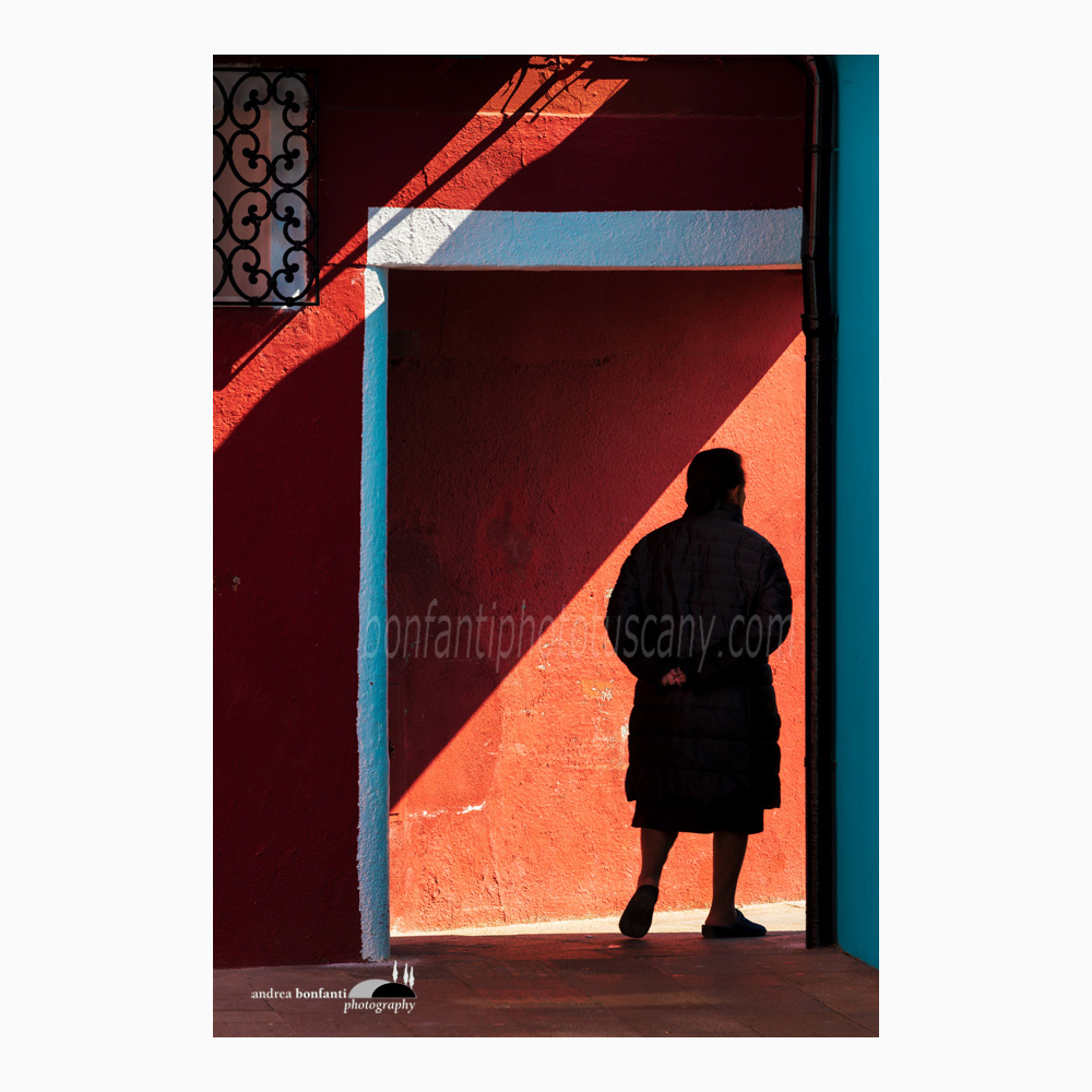 a passeggio nel rosso.jpg a passeggio nel rosso.jpg
