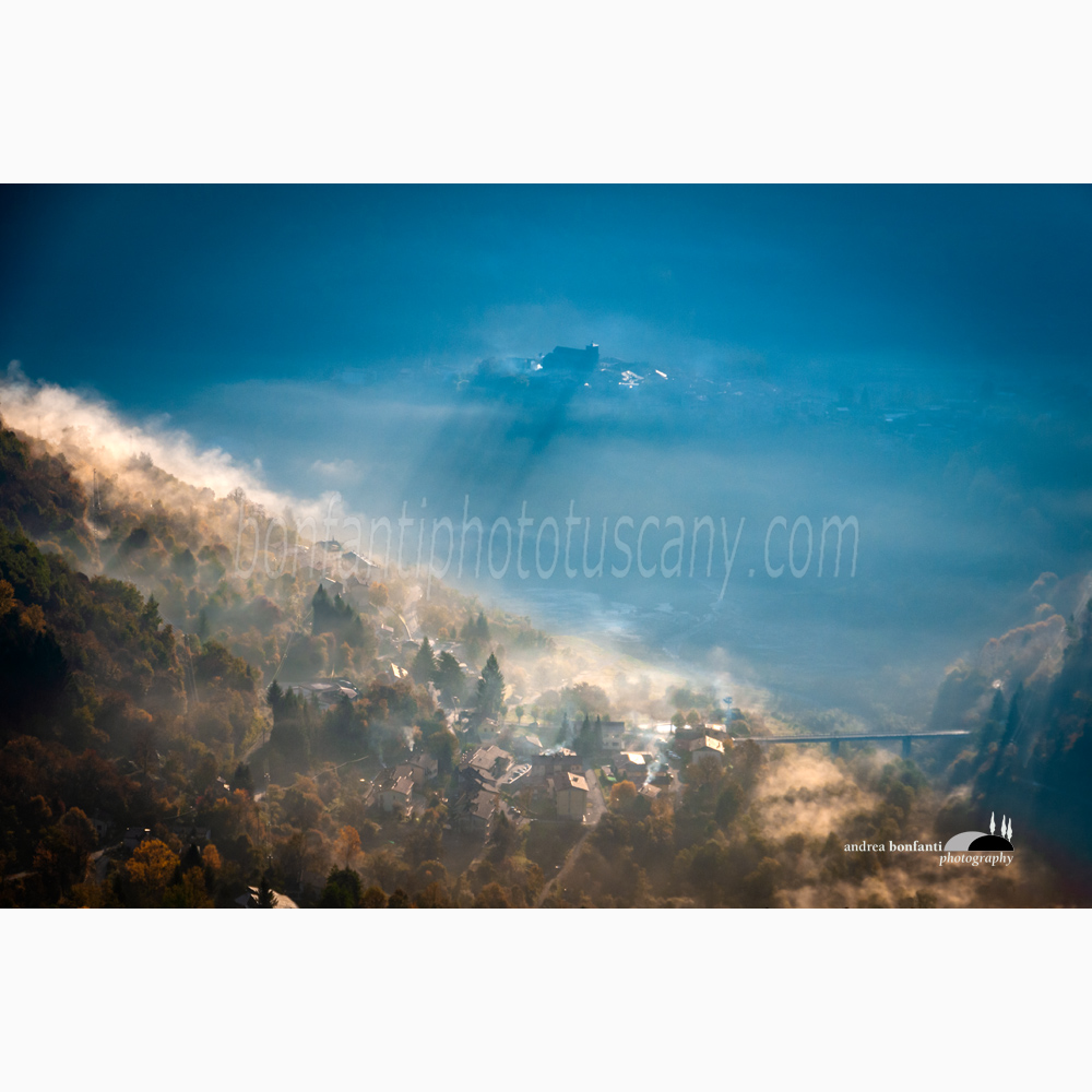 lago di vagli da campocatino in mattina nebbiosa.jpg lago di vagli da campocatino in mattina nebbiosa.jpg