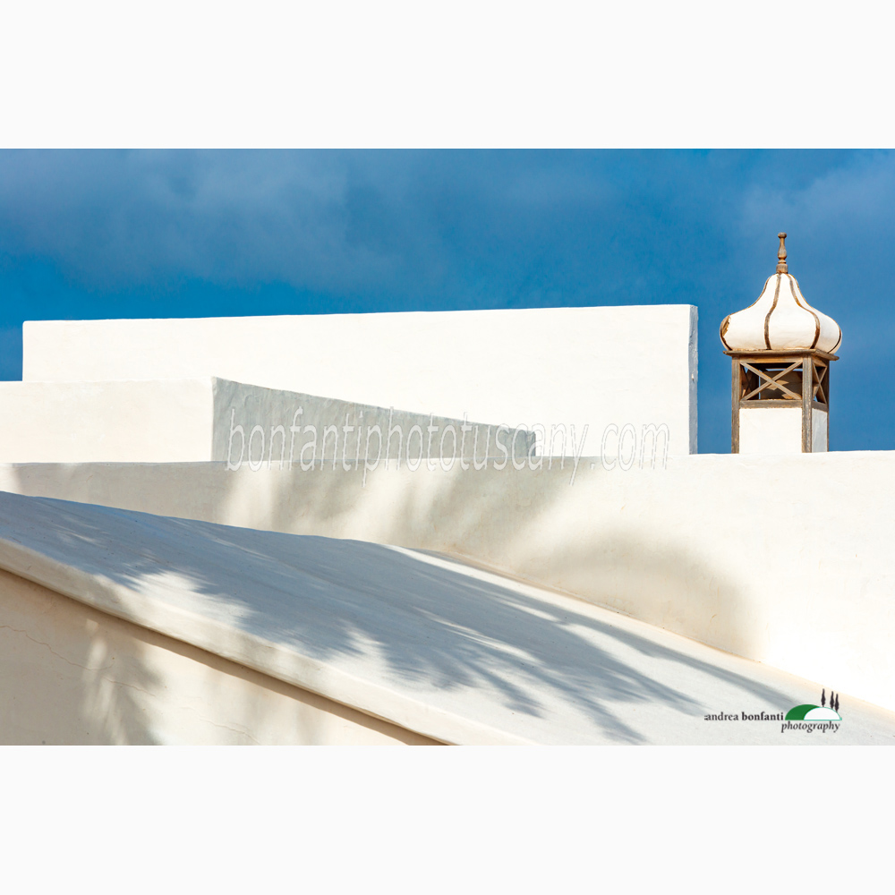whitewashed roof in the village of yaiza with an onion shaped chimney.jpg