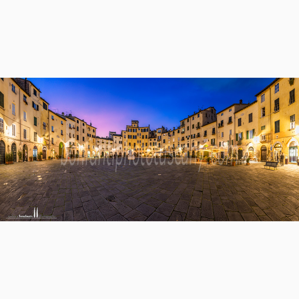panoramica di piazza anfiteatro - lucca