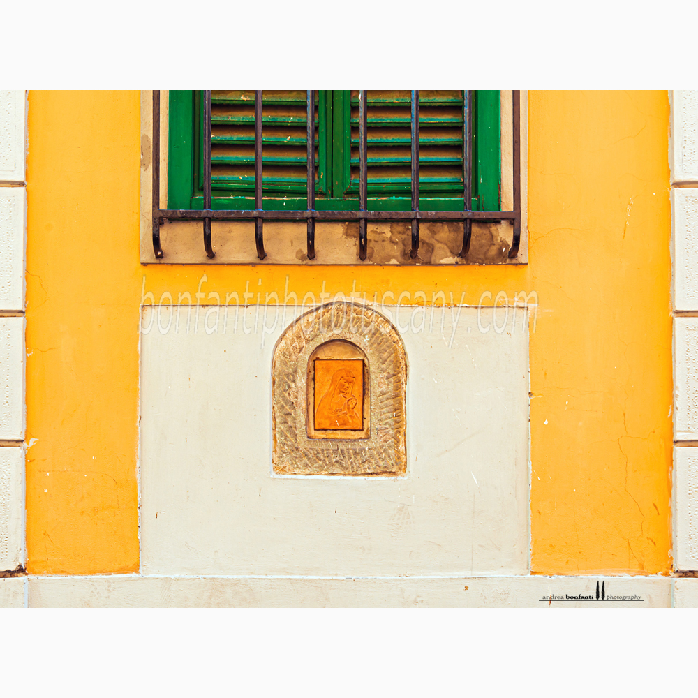 a wine window in via San Cristofano, Florence.jpg