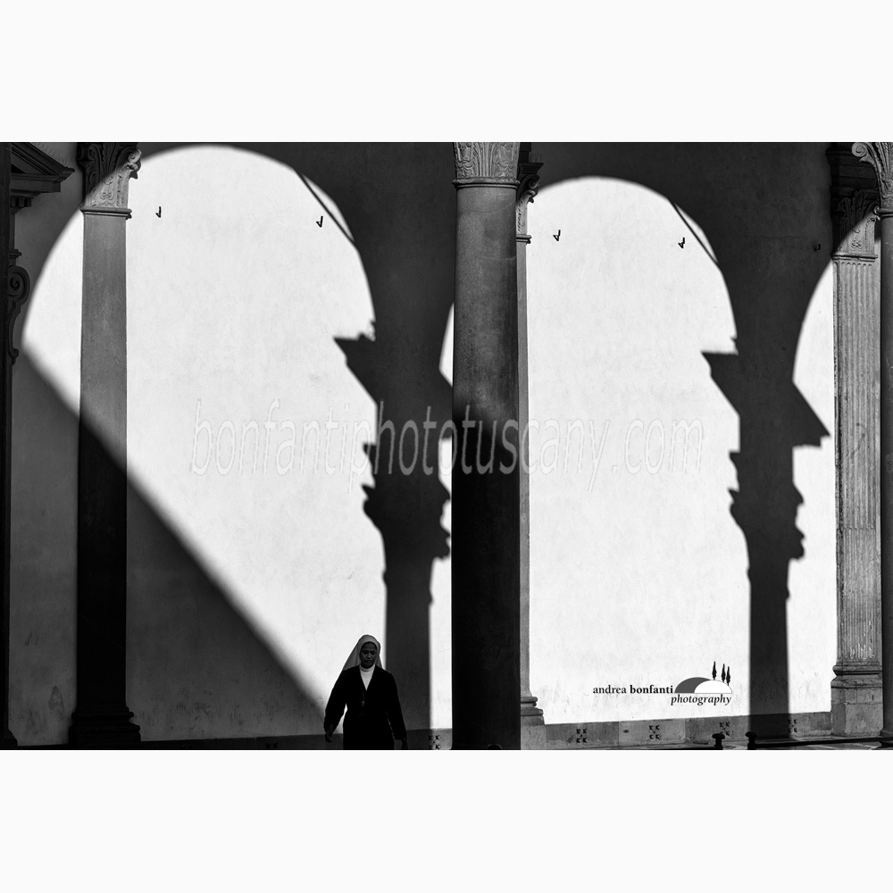 shadows of arches in piazza Santissima Annunziata of Florence.jpg shadows of arches in piazza Santissima Annunziata of Florence.jpg