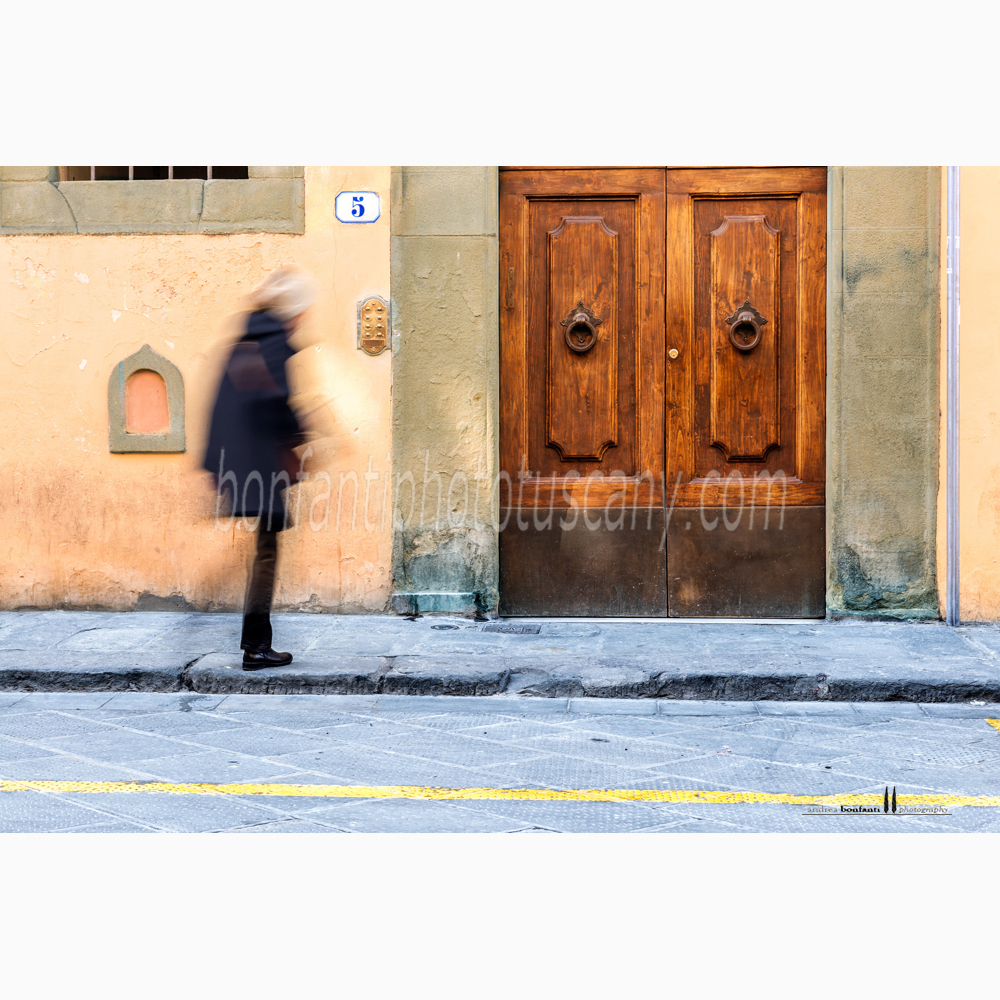 a wine window in via sant'Agostino, Florence.jpg