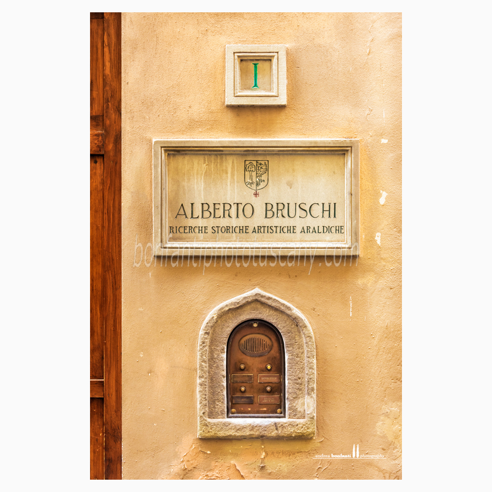 a wine window in via dei Geppi, Florence.jpg