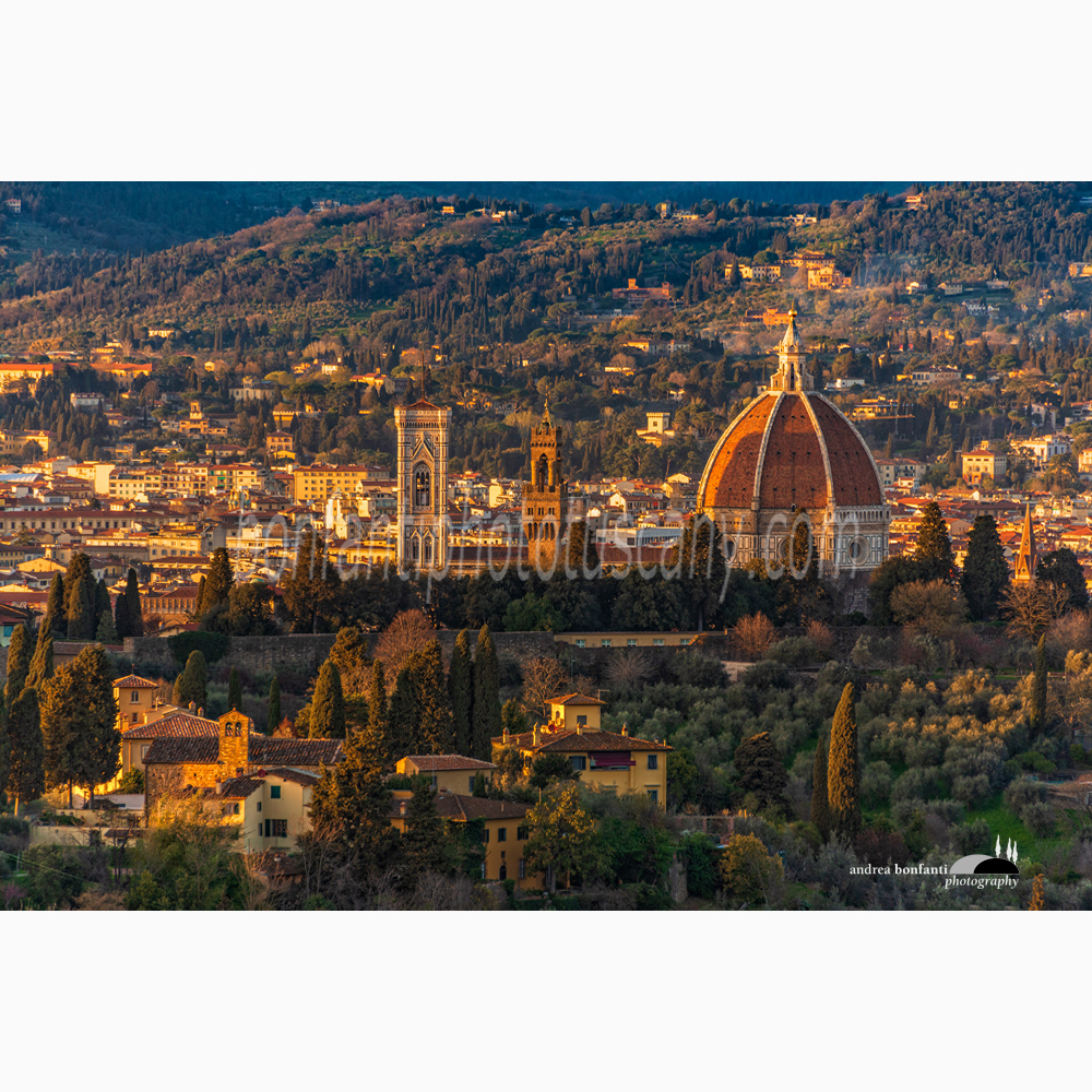 il campanile a vela di san leonardo in arcetri e la via san leonardo vista dal pian dei giullari con la cupola del duomo.jpg  il campanile a vela di san leonardo in arcetri e la via san leonardo vista dal pian dei giullari con la cupola del duomo.jpg
